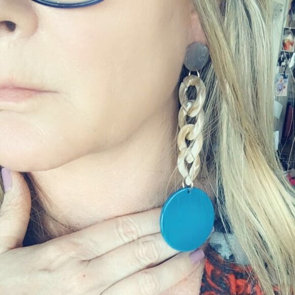 Long Acrylic disk and chain link earrings - Picture 1 of 4